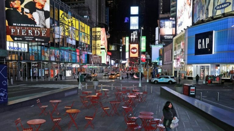 Mientras todos los caminos evitan llegar a Roma, Nueva York duerme por primera vez en años