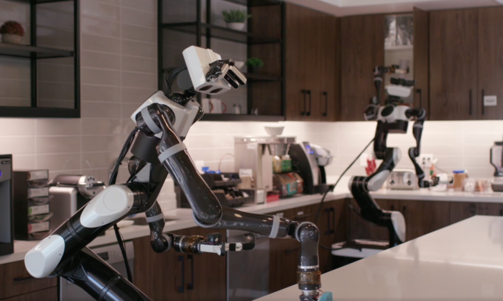 Cada vez más los robots están adquiriendo capacidades para conquistar a los humanos, entre ellas se encuentra realizar tareas complejas en entornos domésticos.