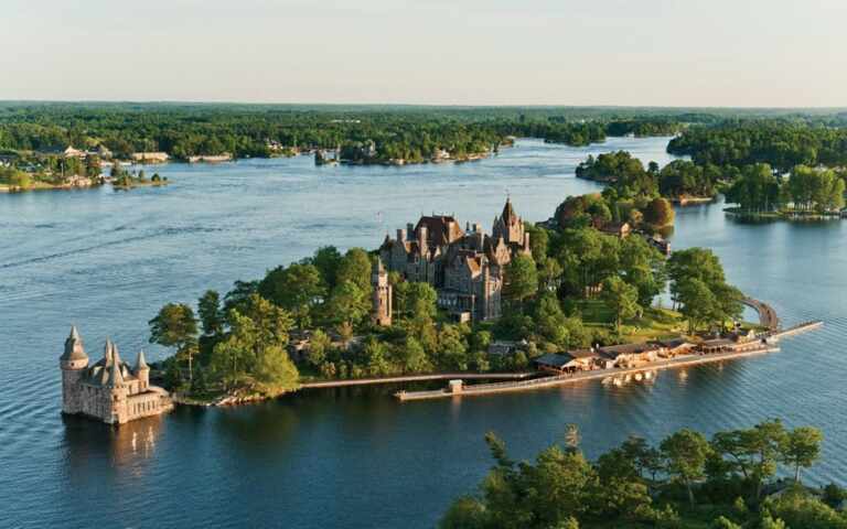 Los castillos medievales de las mil islas son un destino obligatorio por descubrir.