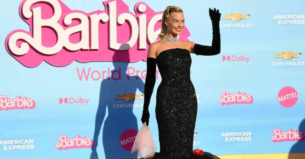 Looks margot robbie Barbie