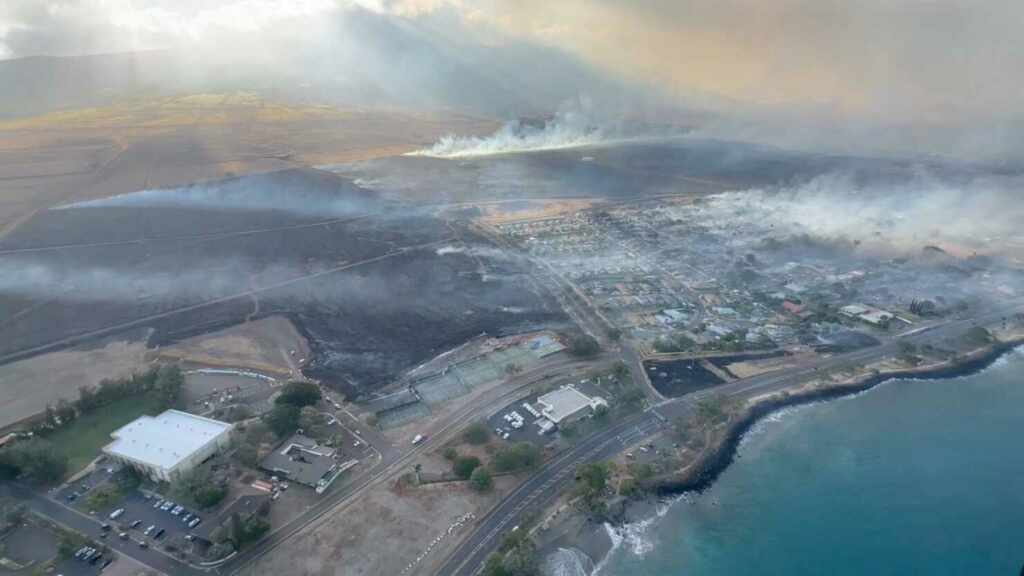 casa que sobrevivió a los incendios en las isla de maui hawaí