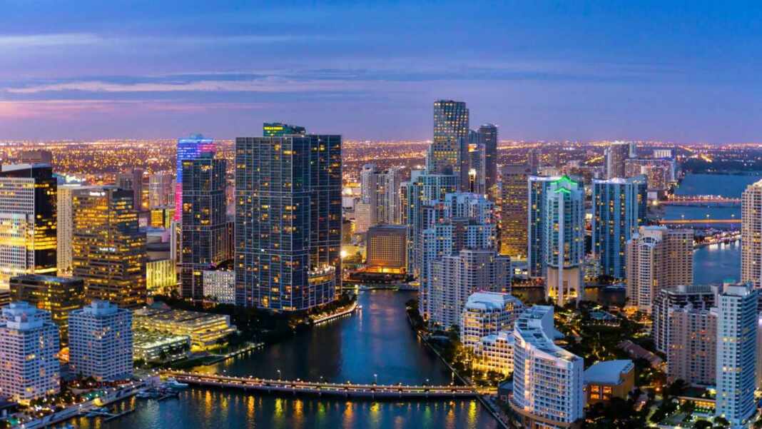 trabajo en español miami más de $4.000 dólares al mes
