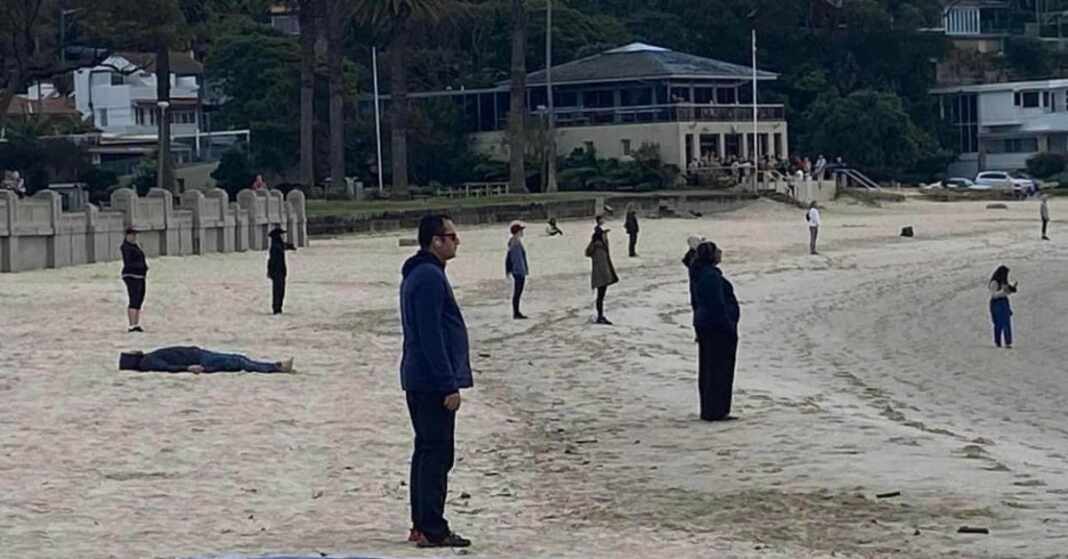 misterio zombies personas hipnotizadas playa balmoral australia