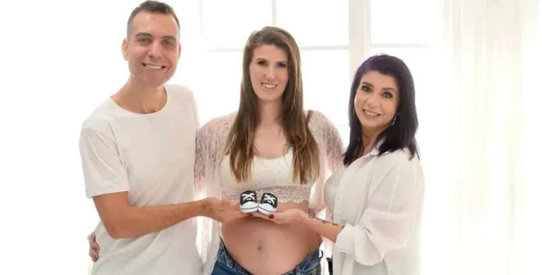 trío poliamoroso brasil apellido de los tres padres