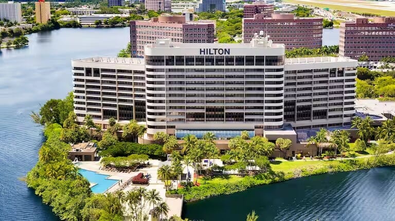 trabajos hilton en español florida