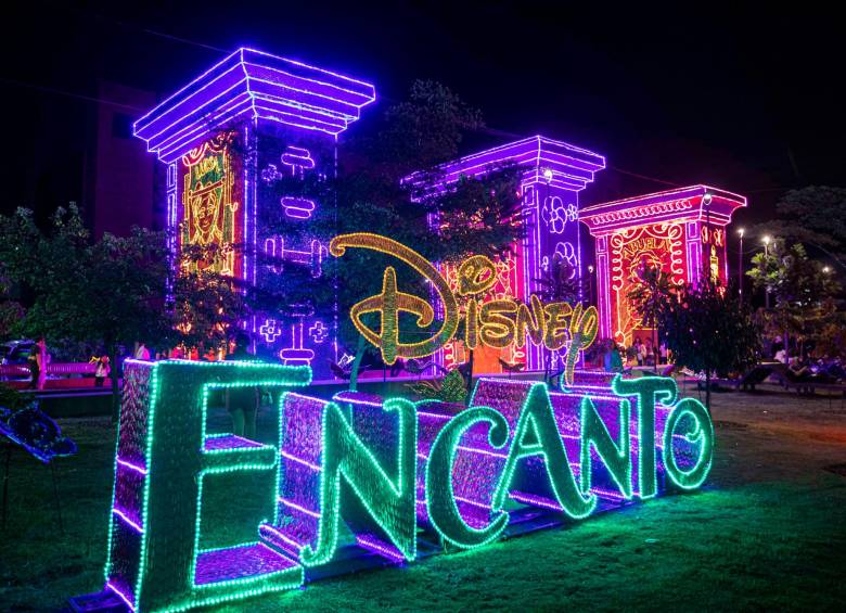 alumbrados navideños medellín disney 100 años