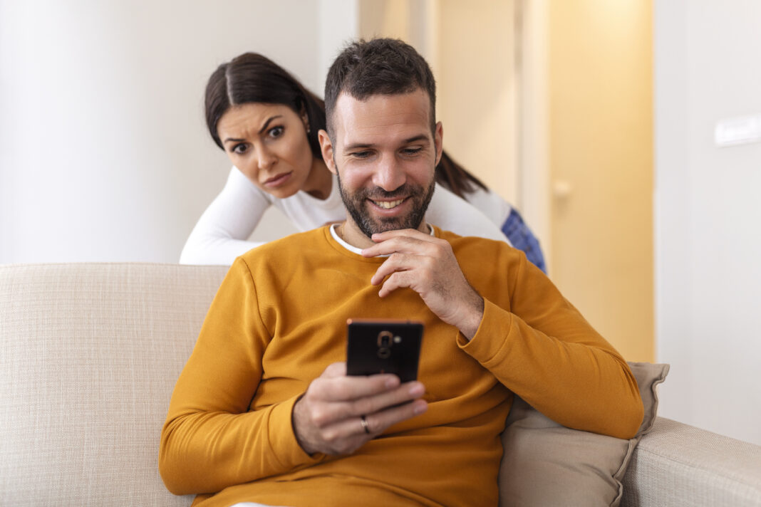 contratar un falso amante nuevo servicio de probador de fidelidad para descubrir si tu pareja es infiel