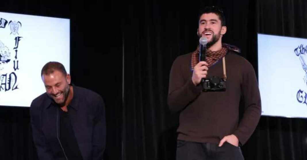 bad bunny apareció de sorpresa en una clase en la universidad internacional de florida the david grutman experience class