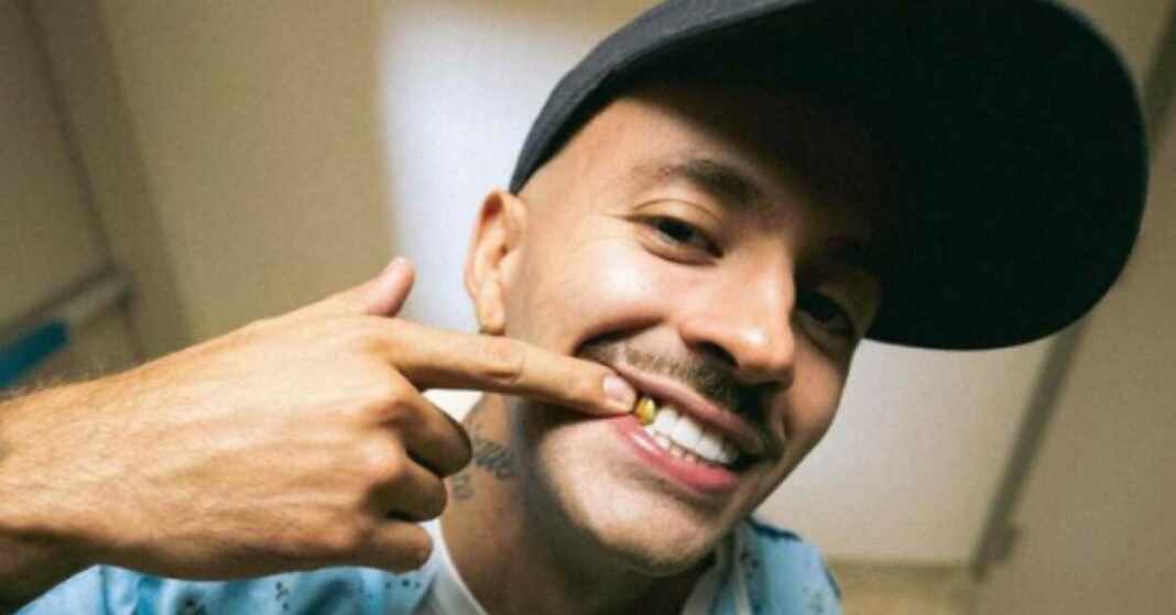 dientes de oro, diseño de sonrisa, dientes de oro feid