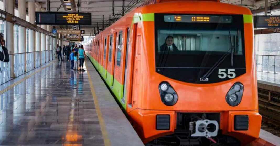mujer sobrevivió después de saltar a las vías del metro de méxico