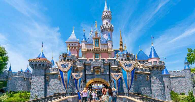 owen y dolly pope la pareja que vivió 15 años en disneyland sin ser descubierta
