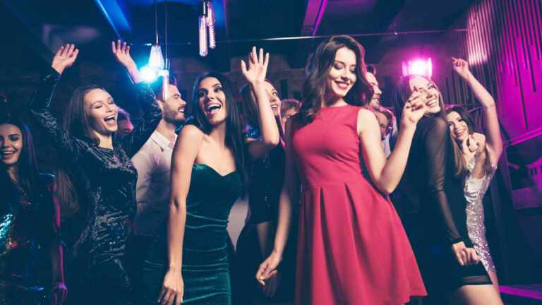 Polémica en Nueva York: Discoteca exige $50,000 en la cuenta bancaria para entrar 