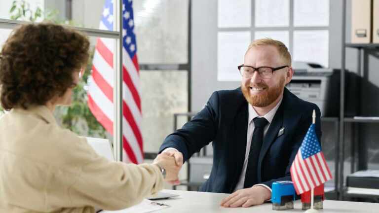 El “combo card”; el documento migratorio que le permite vivir y trabajar en EEUU; así puedes obtenerlo
