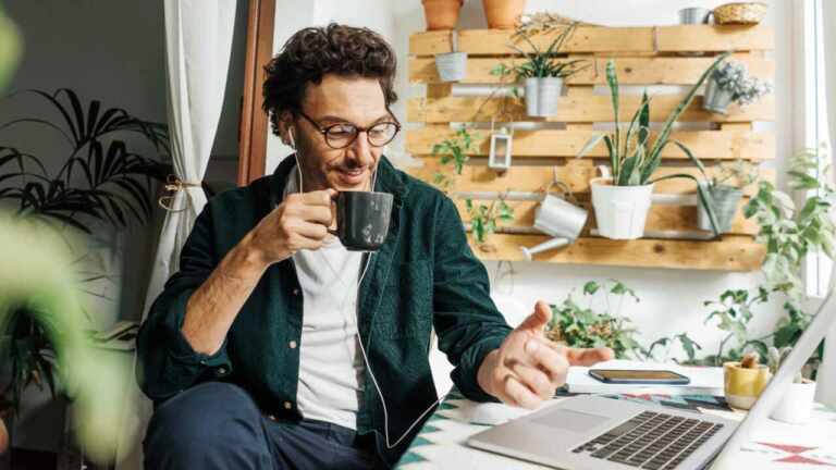 Estas empresas estadounidenses están contratando personal que hablen español para trabajar desde casa
