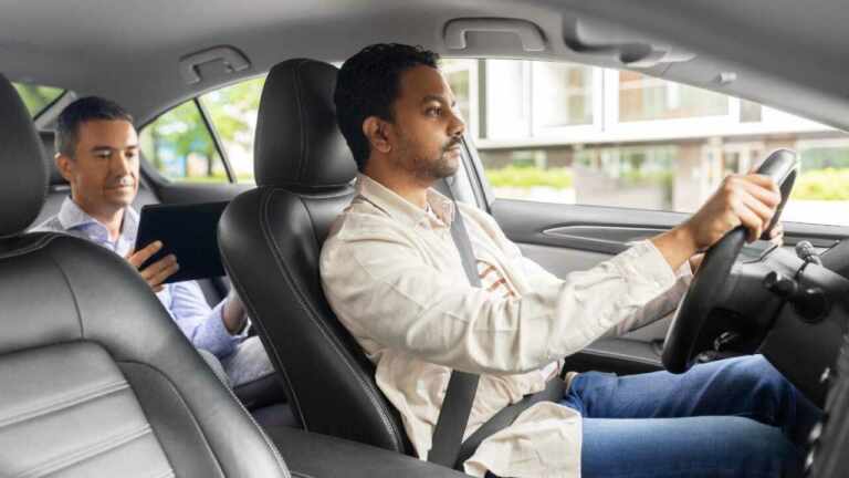 Cientos de conductores de Uber se hicieron millonarios engañando la app con teléfonos piratas