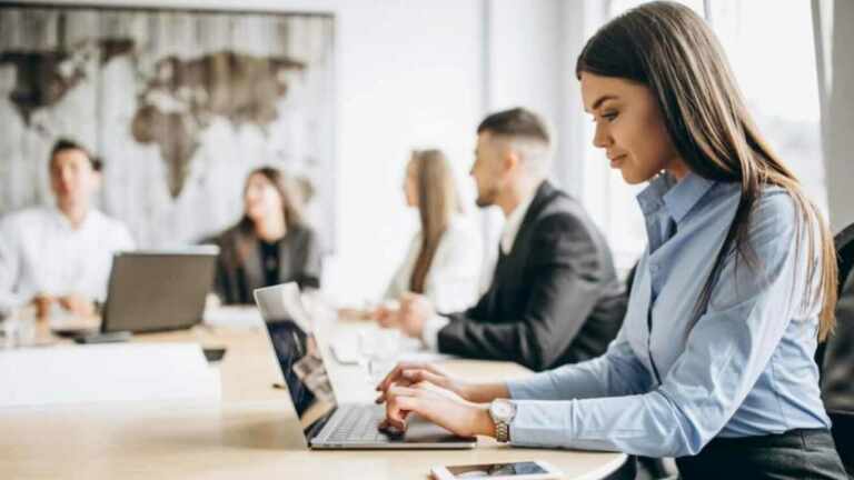 Estas empresas alemanas están contratando personal que hable español y los salarios superarían los 6000 euros al mes