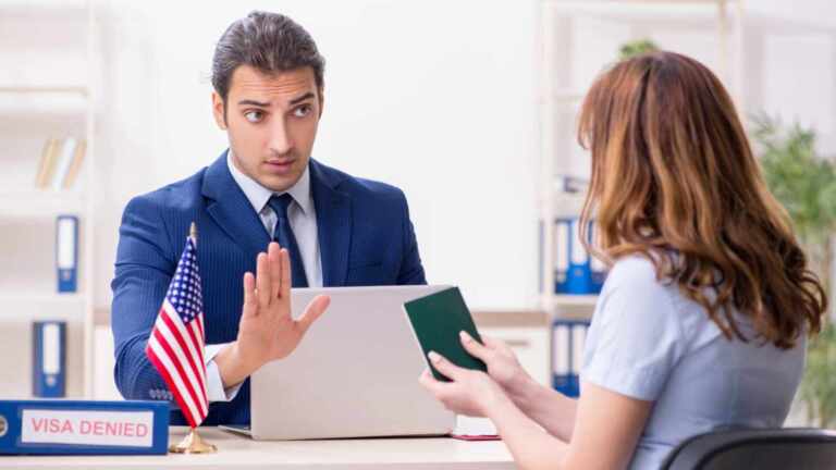 Estas son las consecuencias de quedarte más tiempo del permitido con una visa de turismo en los Estados Unidos