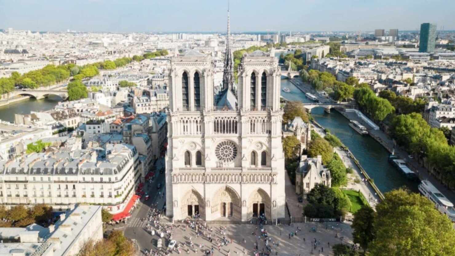 La catedral de Notre Dame vuelve a abrir sus puertas al mundo y esta es