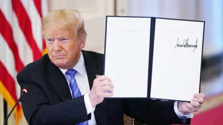 Trump firma ordenes ejecutivas