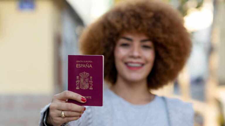Así, es como España espera regularizar a más de 25 mil migrantes indocumentados y estos son los requisitos para poder aplicar