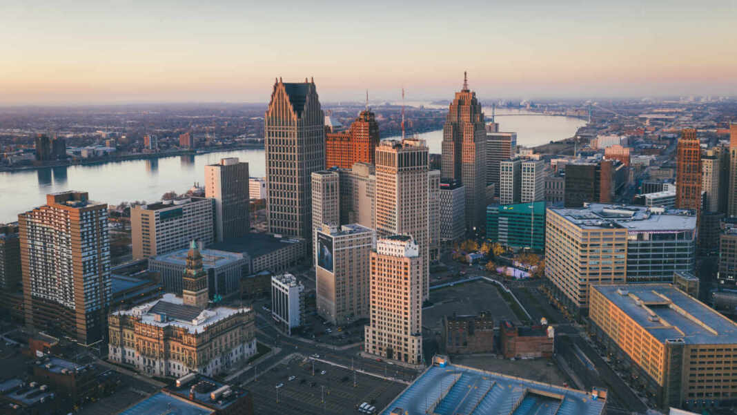 Vista aérea del horizonte urbano de Detroit, en el estado de Michigan