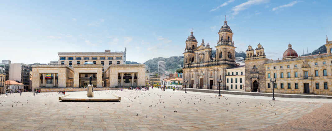 Panorámica de la Plaza de Bolívar en el centro de Bogotá