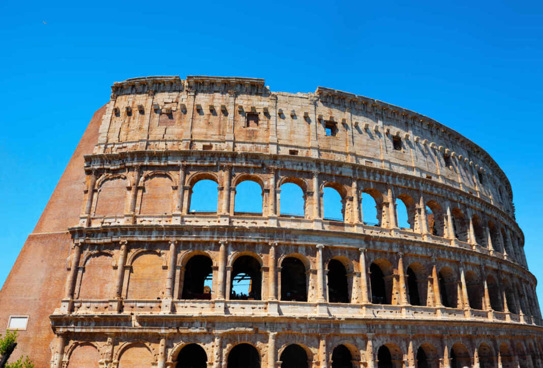 Coliseo de Roma, ilustración del curso de italiano gratis del gobierno de Italia