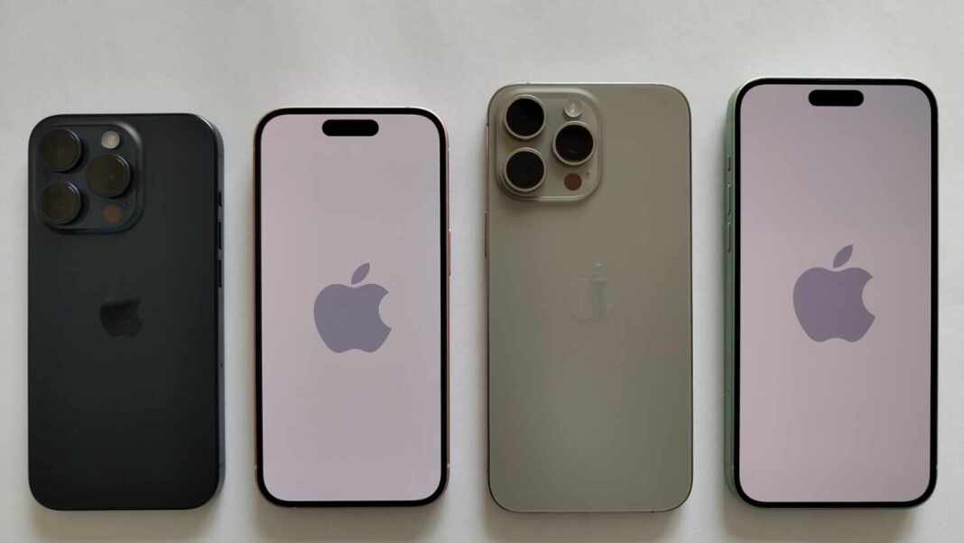 Dos iPhone 15 Pro de Apple vistos por la parte trasera