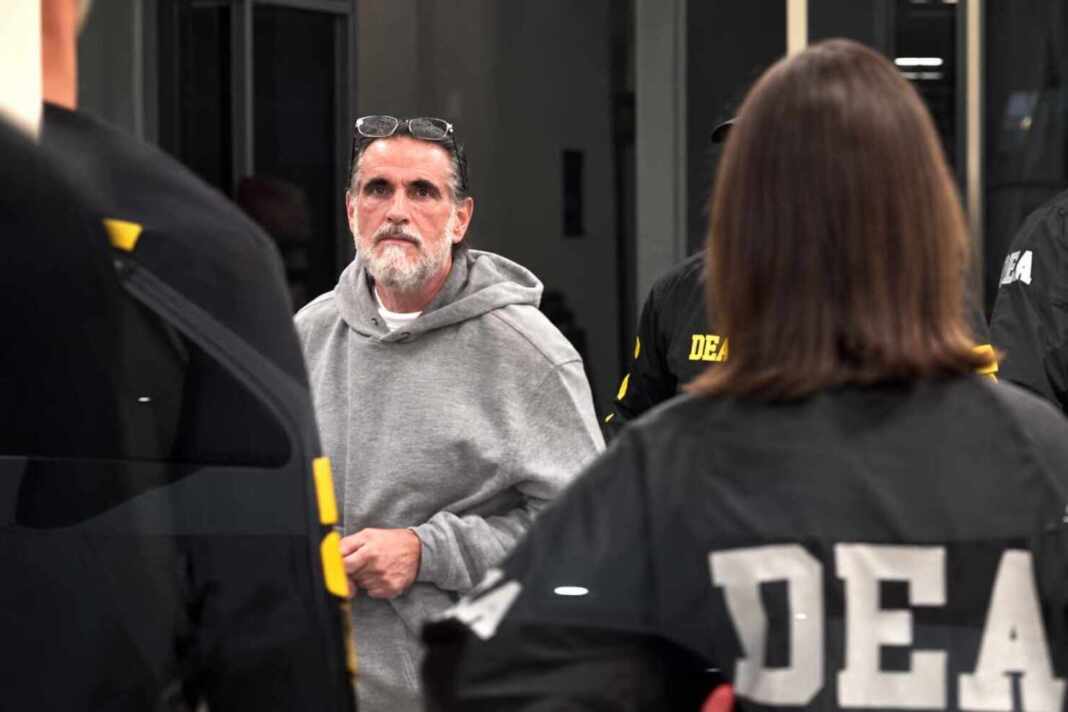 Alex Saab escoltado por agentes de la DEA a su llegada a Estados Unidos en mayo de 2026