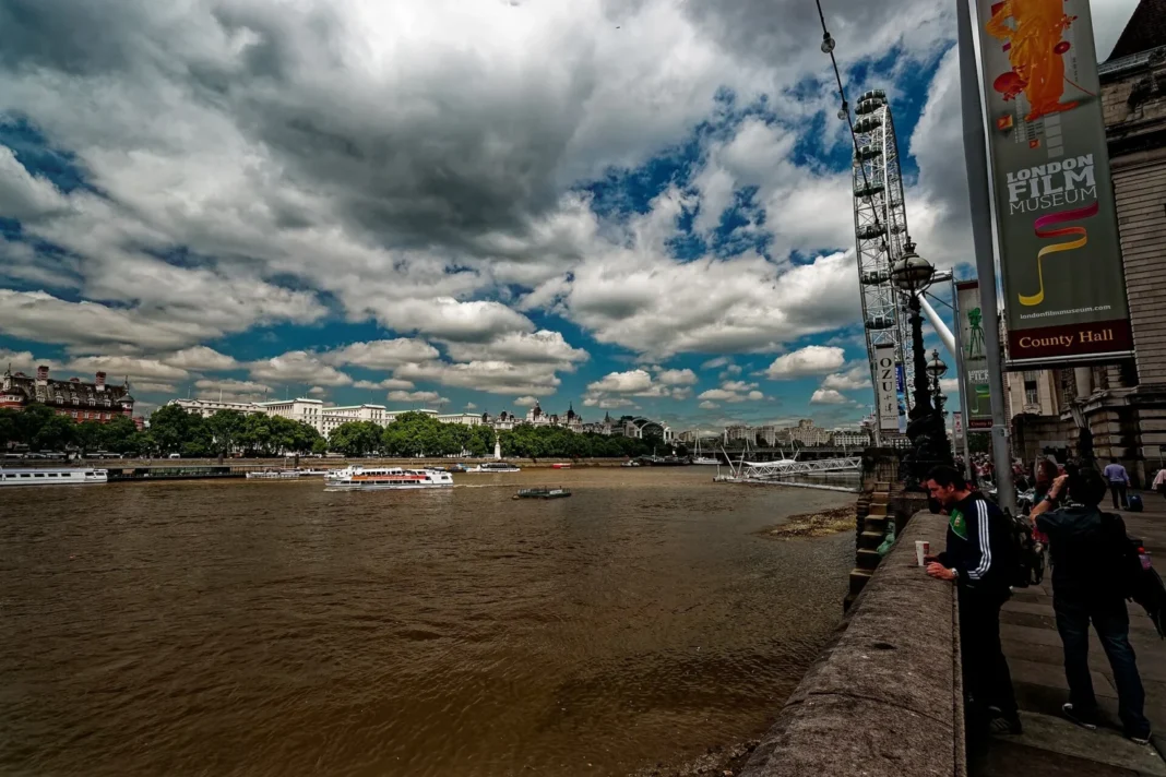 Puente de Westminster y Big Ben en Londres, donde estudian los becarios de las becas Chevening 2027