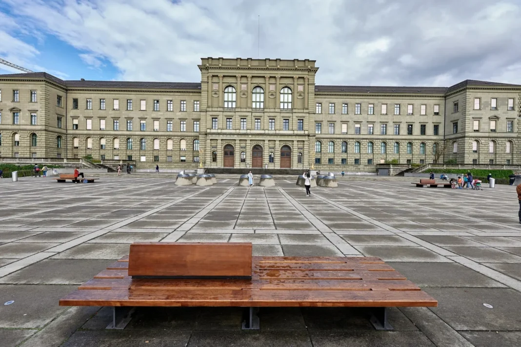 Edificio principal de ETH Zúrich, una de las universidades que reciben las becas de excelencia Suiza 2027