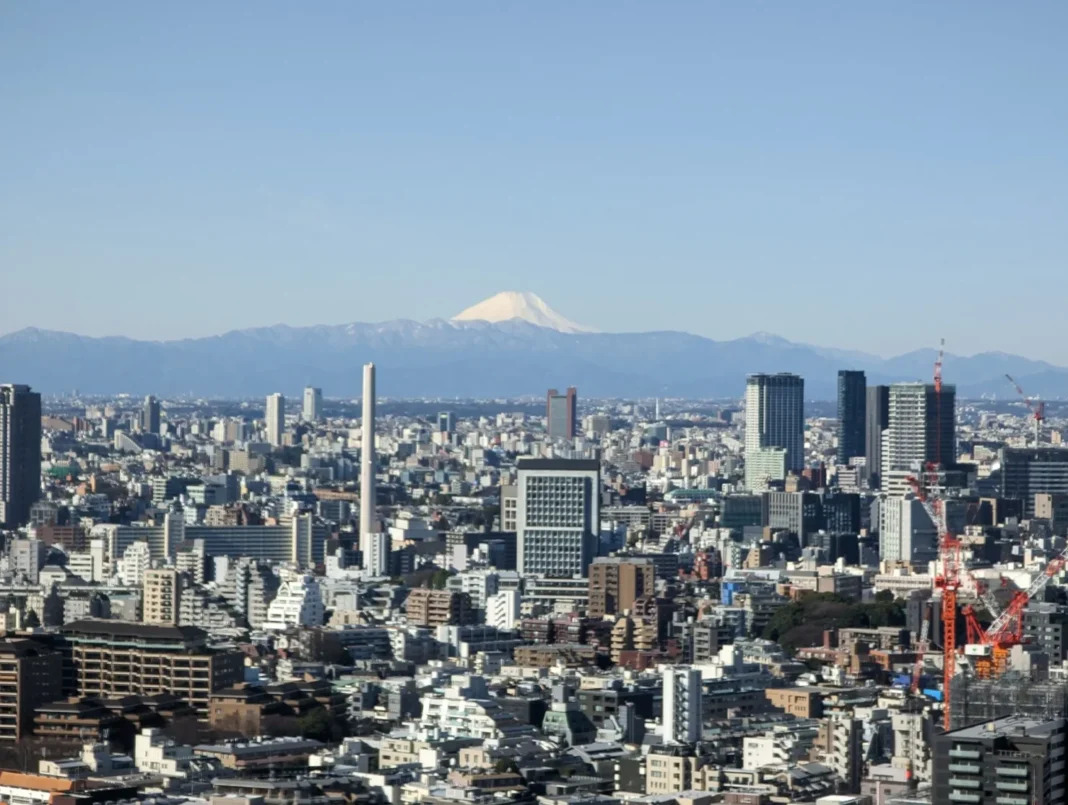 Tokio con el monte Fuji al fondo, destino de las becas JICA Japón 2026 para profesionales mexicanos