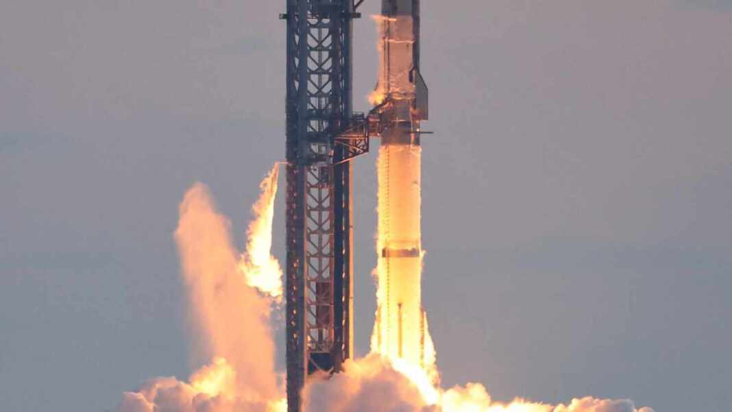 Encendido de los motores del cohete Starship de SpaceX en Starbase, Texas