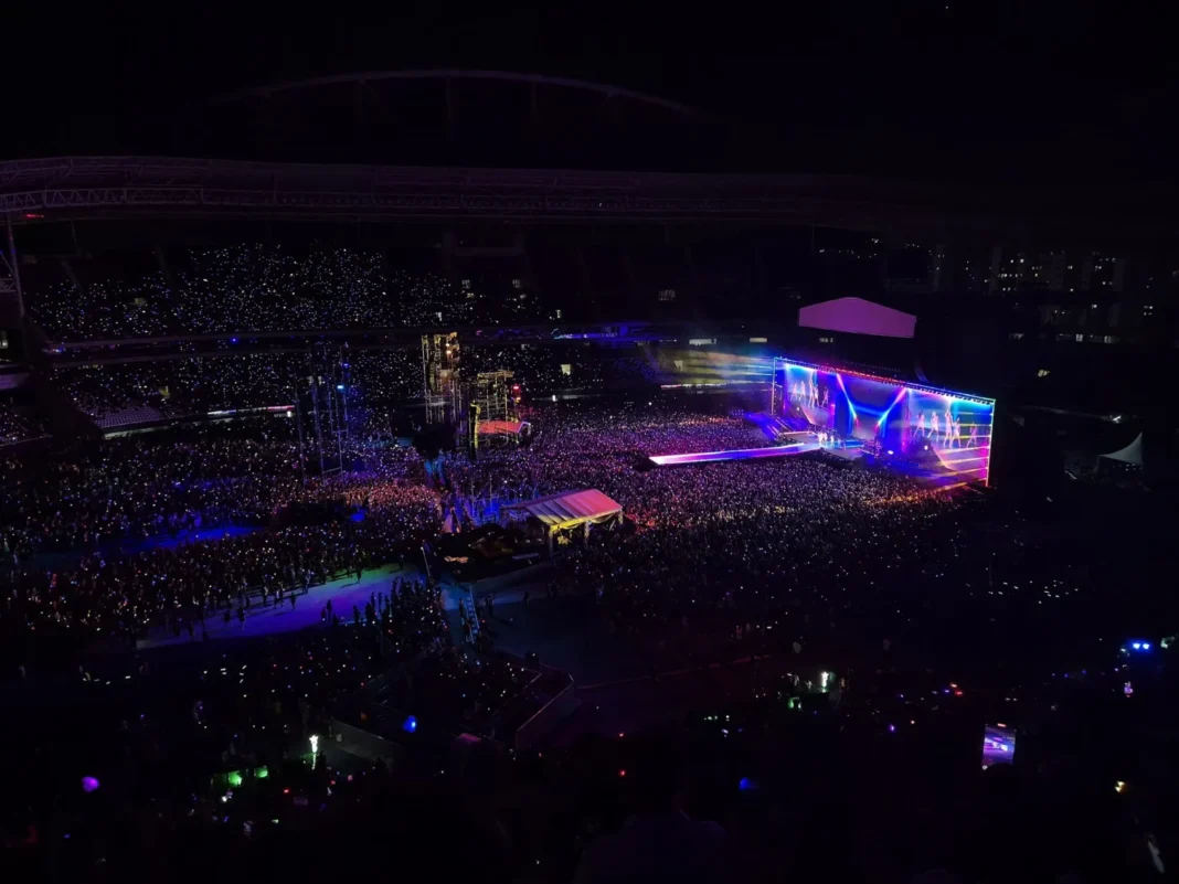 Estadio lleno durante un concierto de Shakira en la gira Las Mujeres Ya No Lloran, la artista de Dai Dai mil millones de vistas