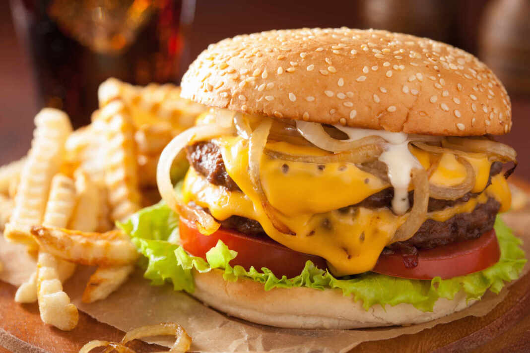 Hamburguesa de la guía de las mejores hamburguesas de Vancouver de QPASA Recomienda