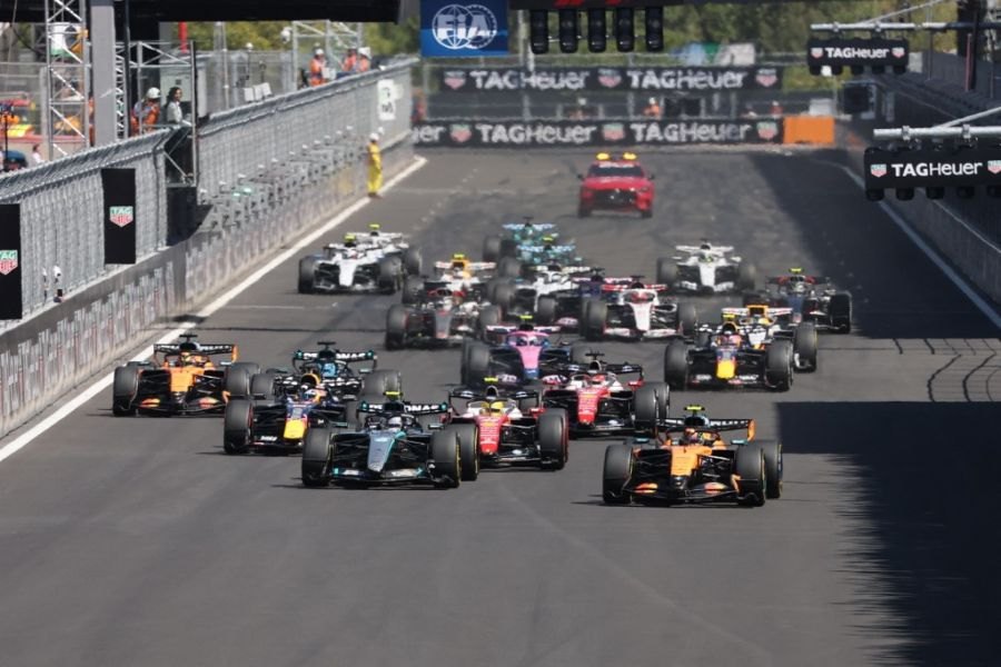 Gradas llenas en el circuito Madring durante el Gran Premio de España de Fórmula 1