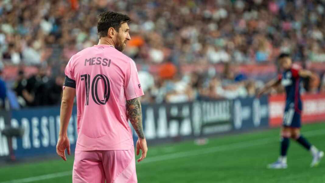 Lionel Messi con la camiseta rosada del Inter Miami