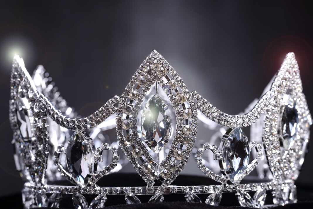 Corona de un certamen de belleza, en medio del veto de Miss Universo 2026 a seis candidatas