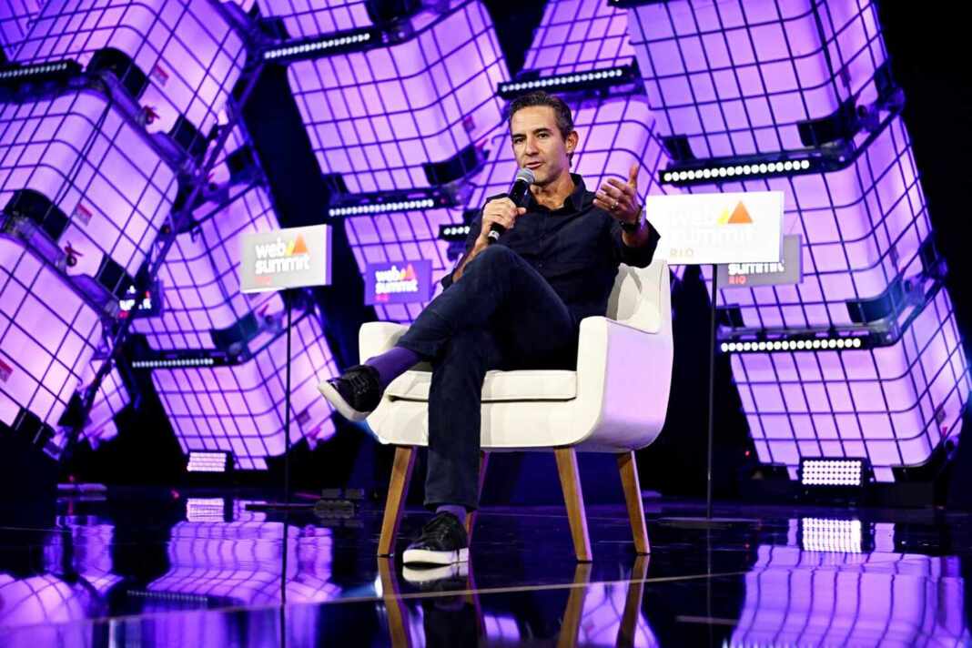 David Vélez, fundador de Nubank y creador de Nu Global, durante una conferencia en el Web Summit Rio 2023