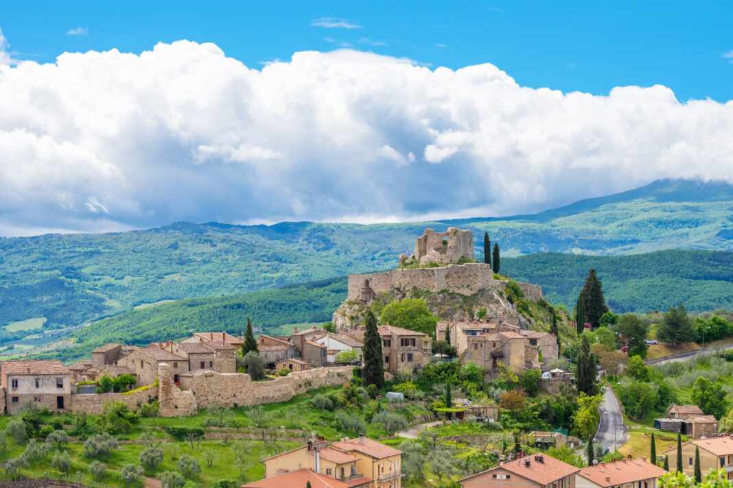 Pueblo medieval en una colina de la provincia de Siena, en la Toscana, zona donde está Radicondoli
