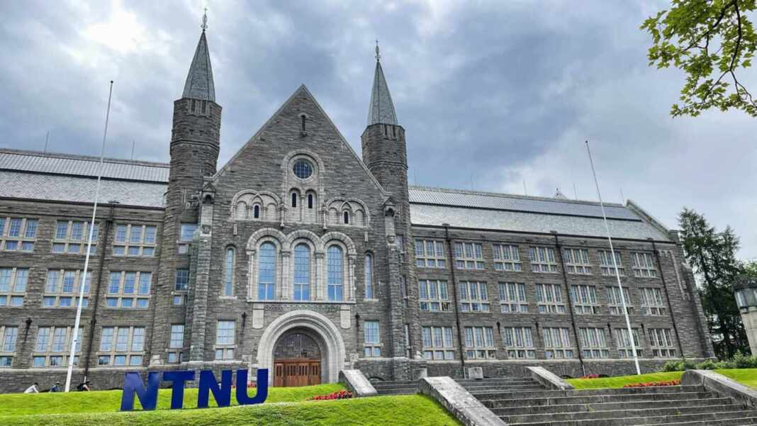 Edificio principal de la NTNU en Trondheim, la universidad que ofrece el curso de noruego gratis LearnNoW