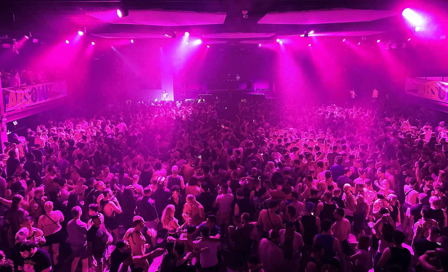 Interior de Echostage en Washington D.C. durante un evento