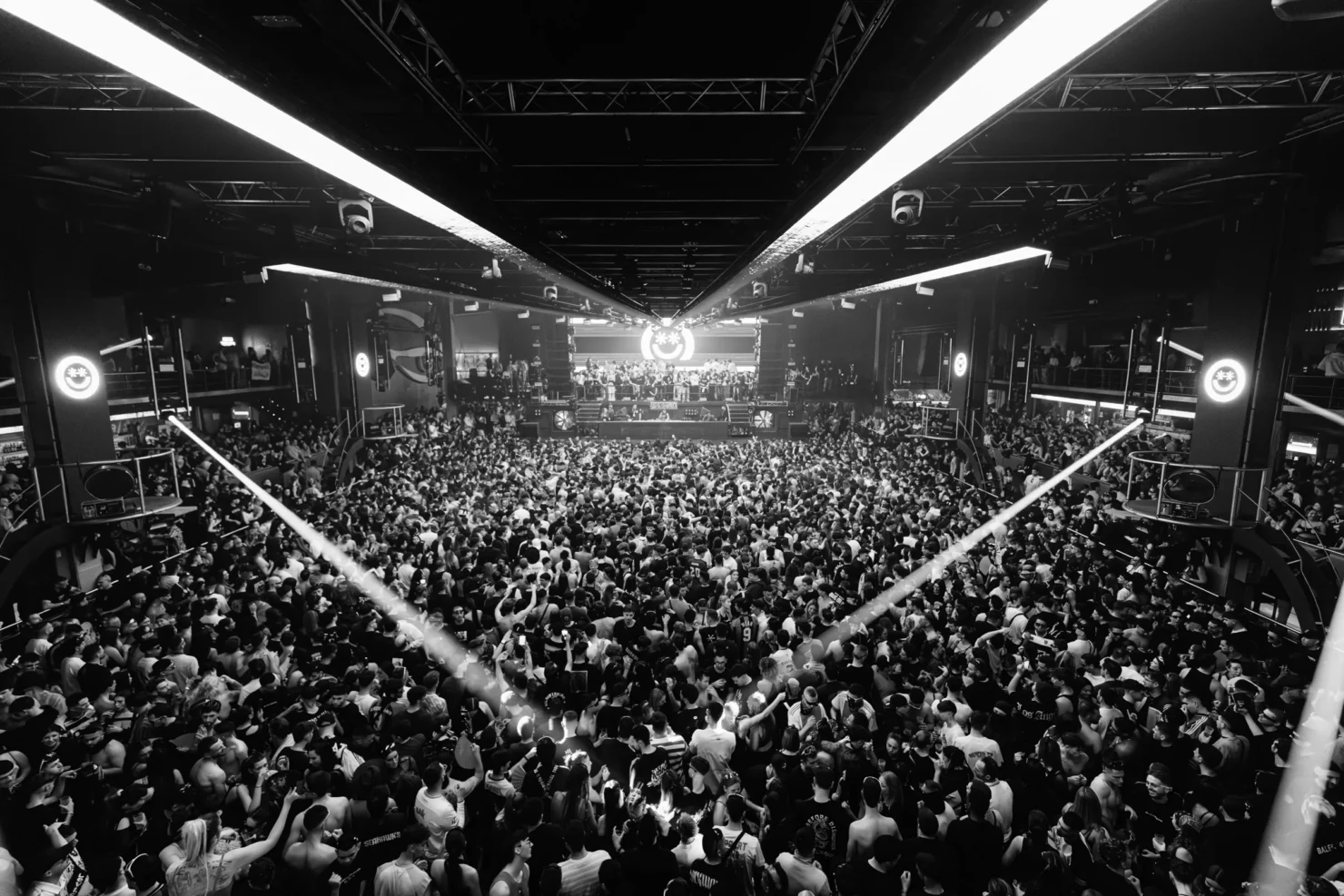Main Room de FABRIK en Madrid llena durante una fiesta de elrow