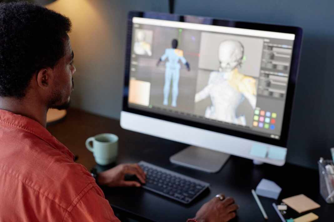 Joven usa el editor de Unity en su computador para aprender a crear videojuegos