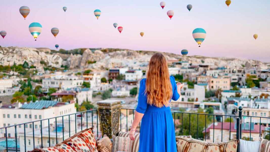 Globos aerostáticos sobre Capadocia, Turquía, al amanecer