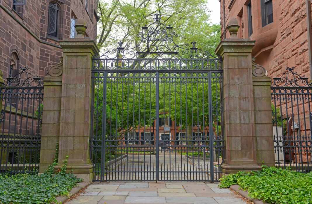 Entrada del Old Campus de la Universidad de Yale en New Haven