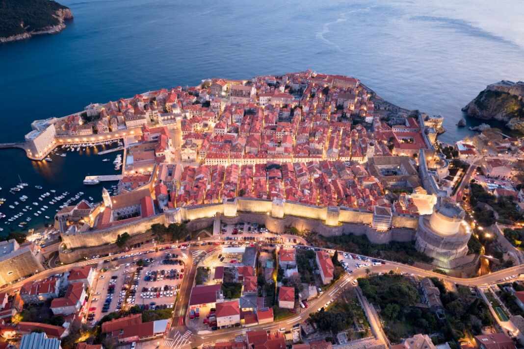 Curso gratis de croata en línea con vista de Zagreb