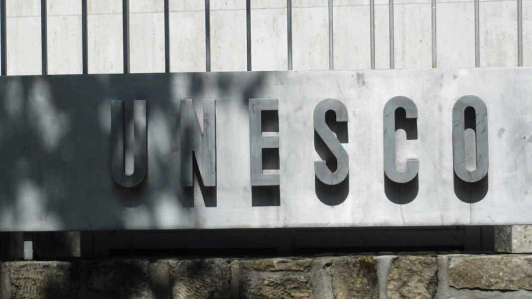 Sede de la UNESCO en París, organismo que abrió un curso de inteligencia artificial gratis para docentes