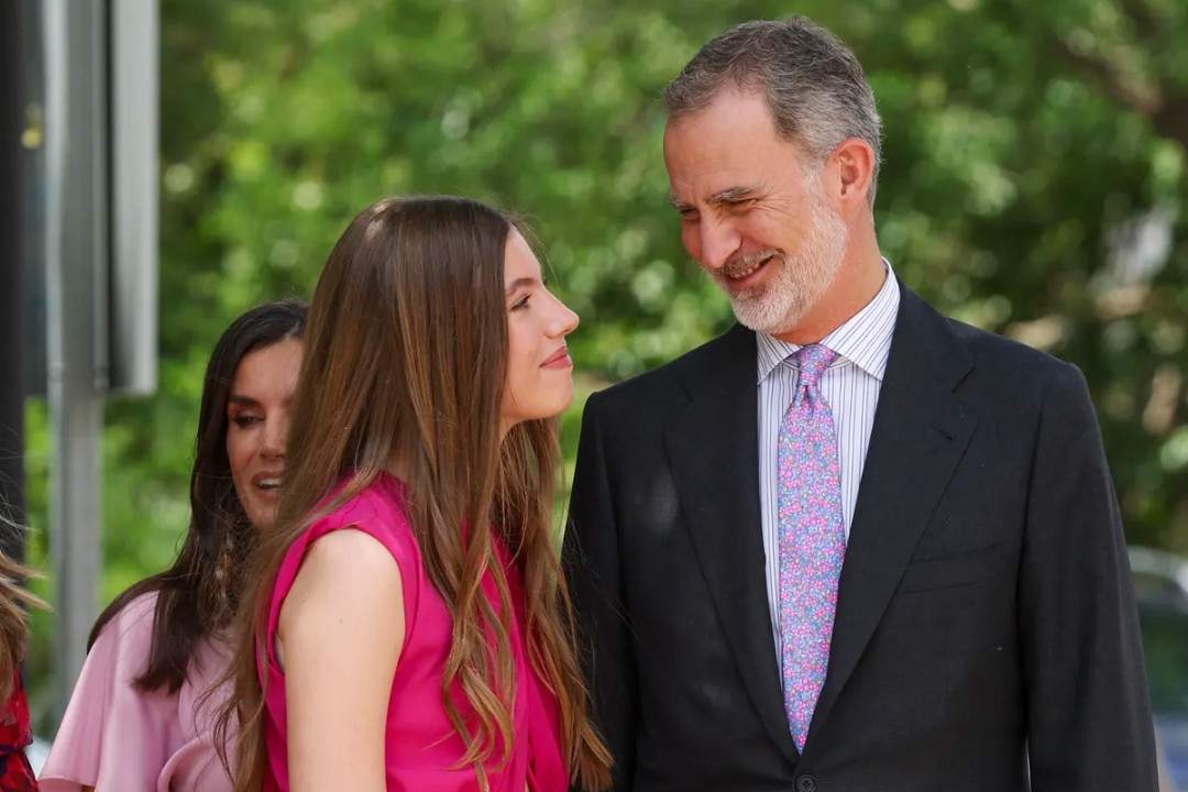 La infanta Sofía junto a su padre, el rey Felipe VI