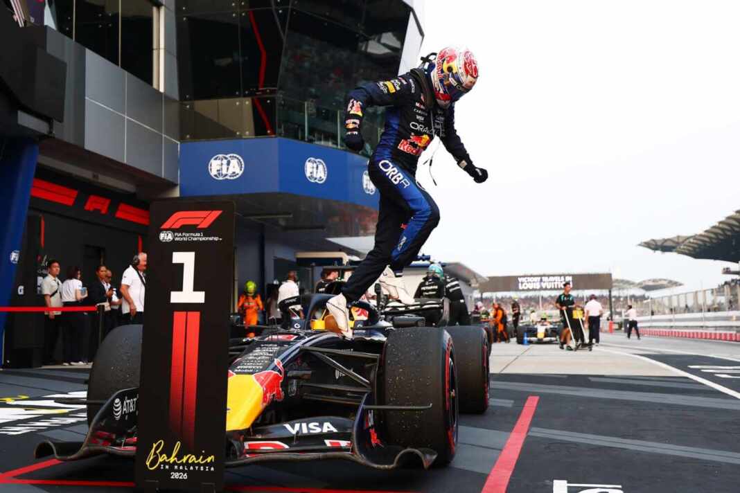 Max Verstappen celebra su victoria en el Gran Premio de Baréin en Sepang, Malasia